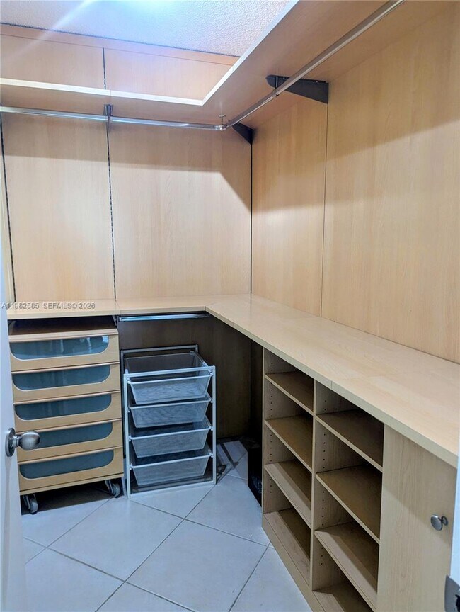 Foto del edificio - 3610 Yacht Club Dr