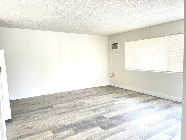 Foto del edificio - 319 S Alessandro St