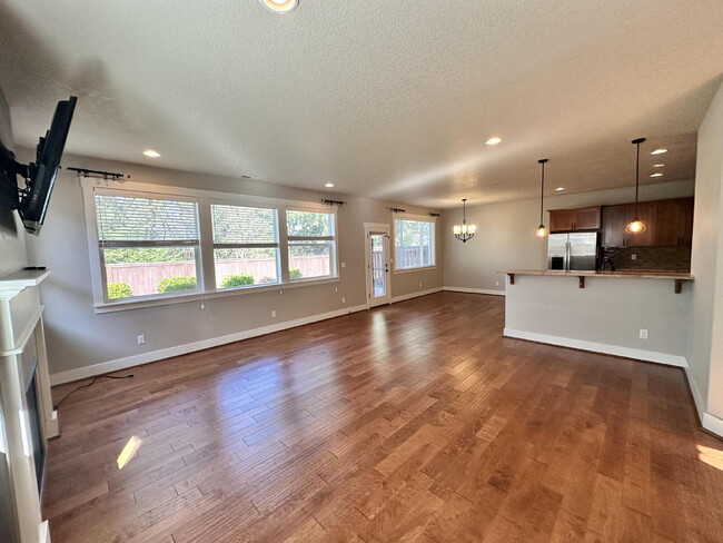 Building Photo - 3 Bed 2 1/2 Bath Wilsonville Gem ** $300 o...