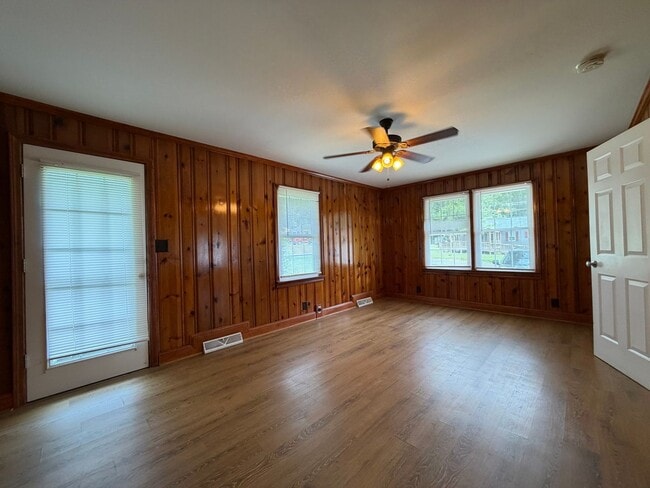 Foto del edificio - 4/2 House in Rosemount Park- $1,495