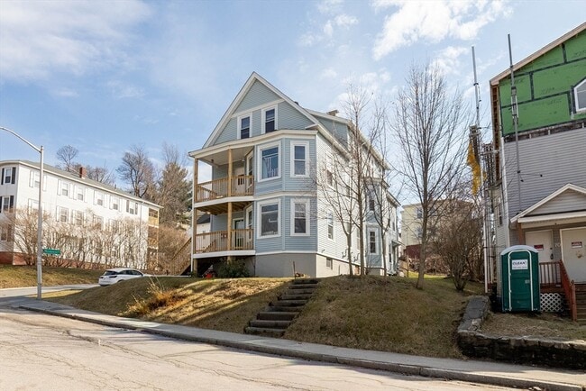 Foto del edificio - 74 Green Hill Pkwy