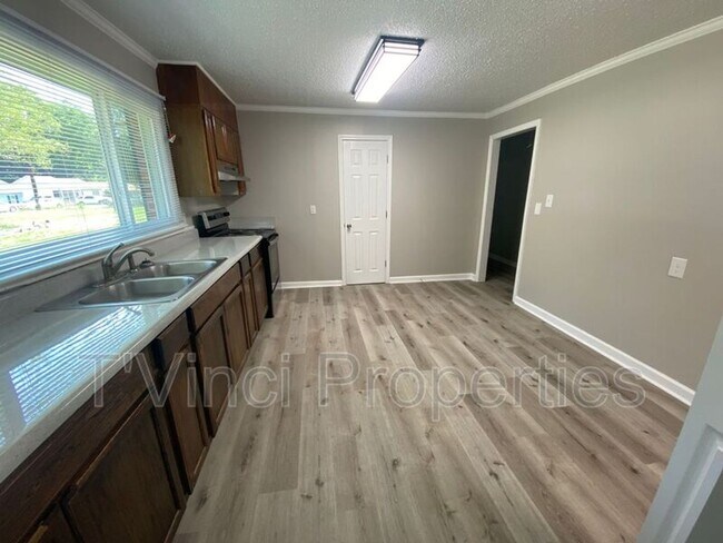 Building Photo - 3 Bedroom, 1 Bathroom House in Greensboro!