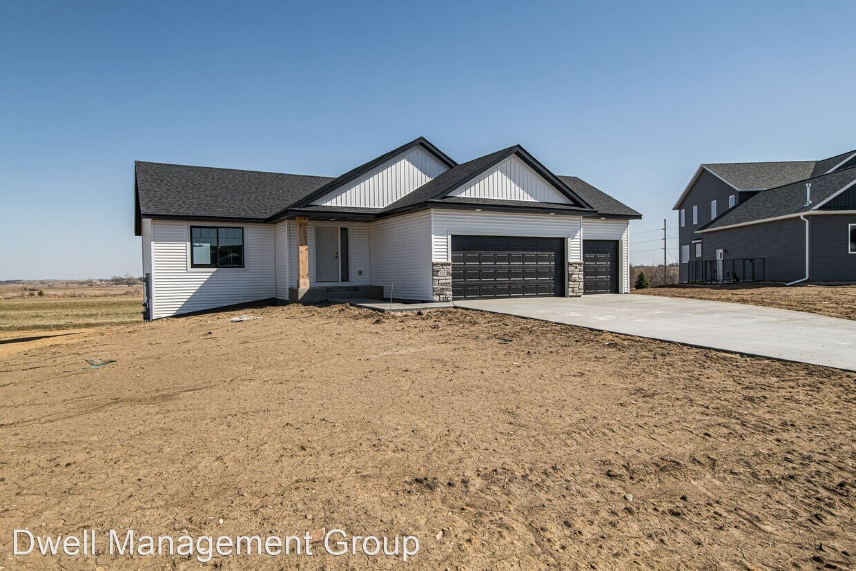 332 Spring Day Ct NE, Eyota, MN 55934 House Rental in Eyota, MN