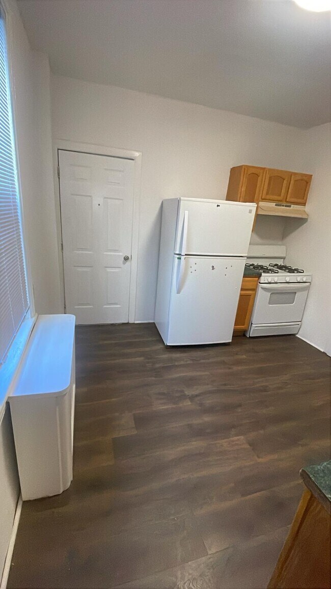 Foto del edificio - 6132 Cedar Ave