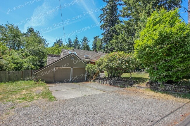 Building Photo - 7840 SW West Slope Dr