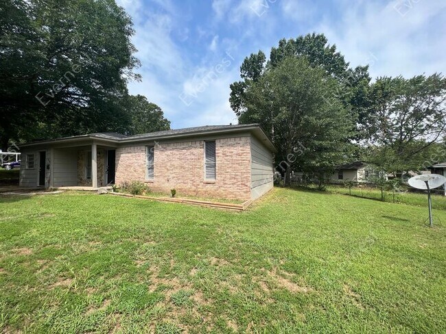 Building Photo - 4806 Greenfield Dr