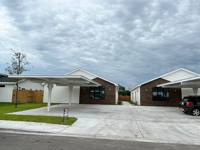 Building Photo - 2309 E Viviana St