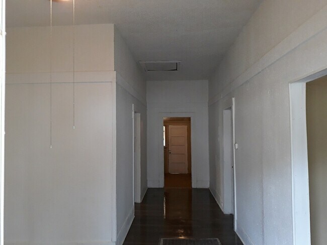 Hallway - 2525 36th Ave N