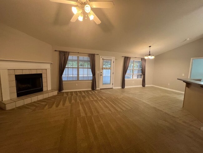 Building Photo - Pace - Spencer Oaks Landing - 4 bedroom, 2...