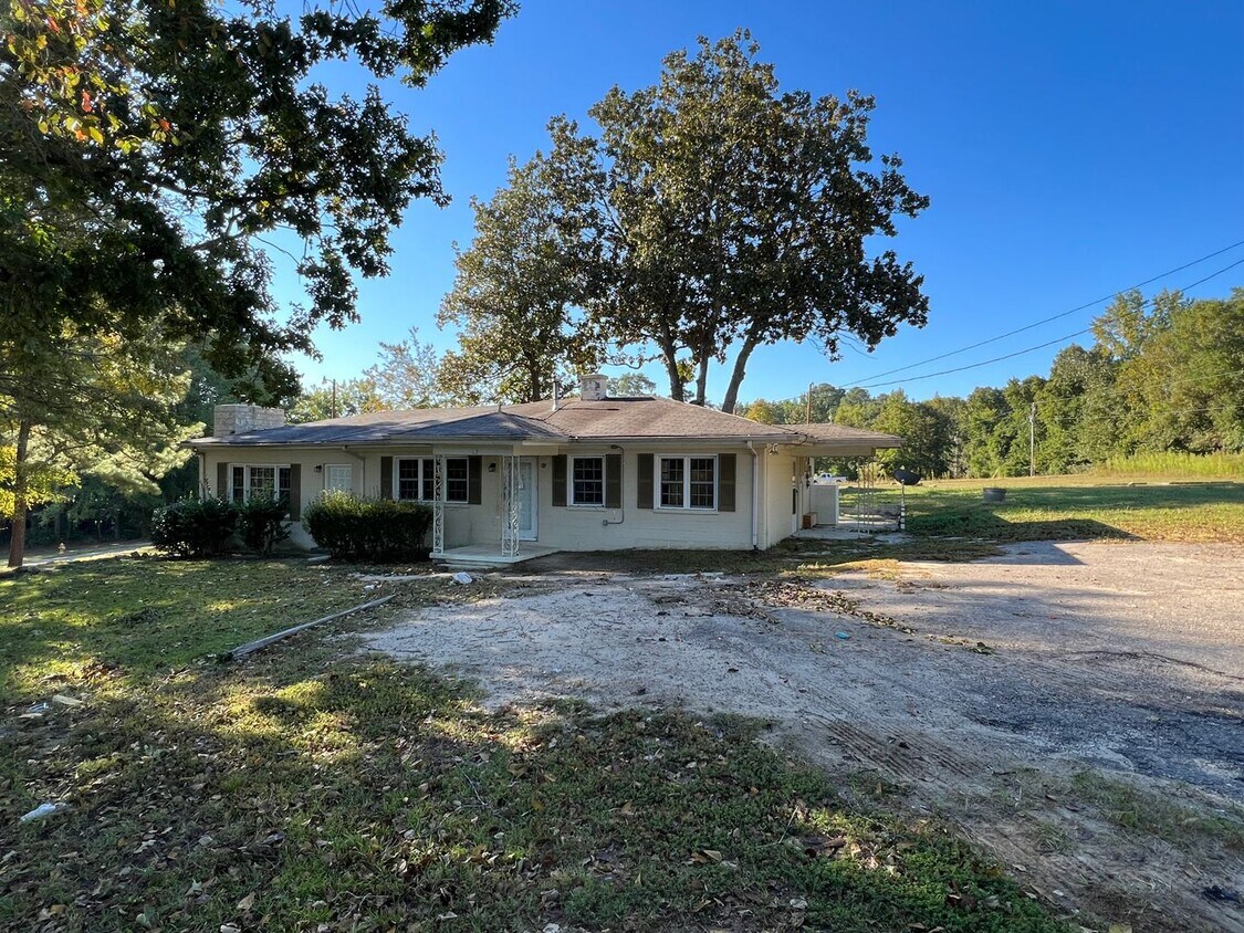 Primary Photo - 4 Bedroom 2 Bathroom