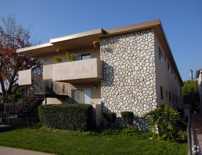 Foto del edificio - 6257 Friends Ave