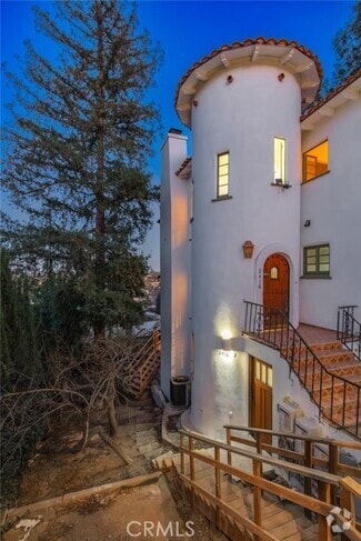 Building Photo - 2418 Moreno Dr