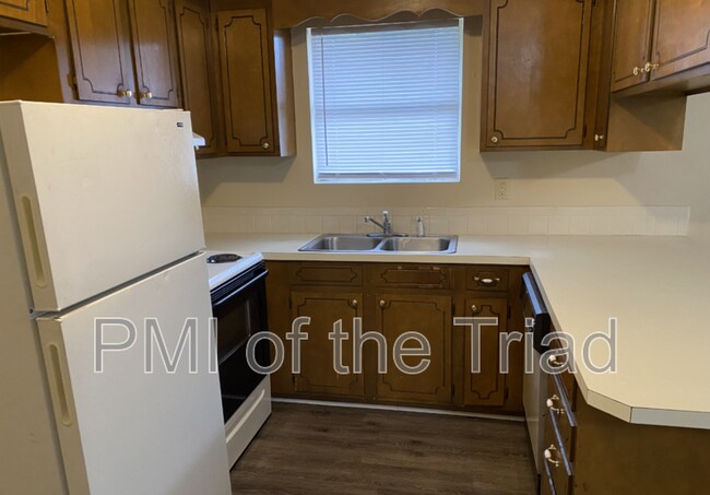 Building Photo - 1500 Oakshire Ct
