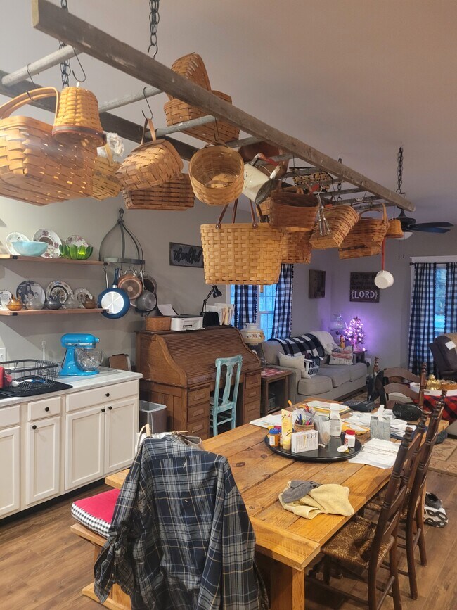 Building Photo - 13970 Richmond Rd