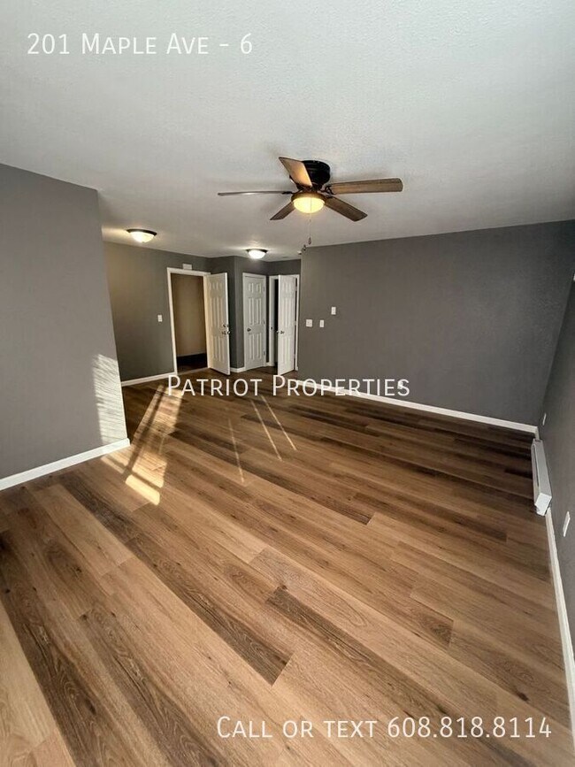 Foto del edificio - 201 Maple Ave