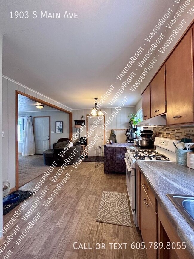 Building Photo - 1903 S Main Ave