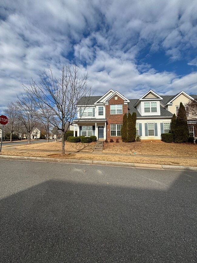 Photo - Spacious End Unit 3BR/2.5BA Townhouse