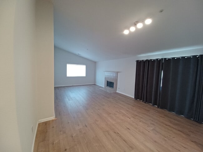 Building Photo - 589 Hildale Cir