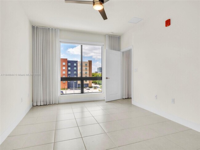 Foto del edificio - 8001 NW 41st St