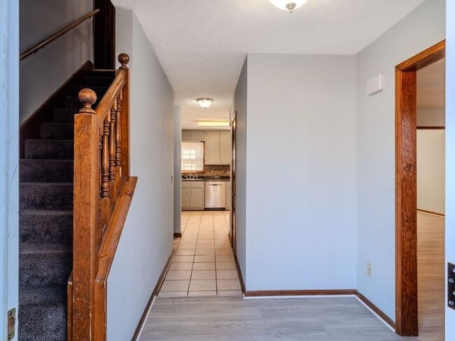 Building Photo - 1479 Millstream Trail NW