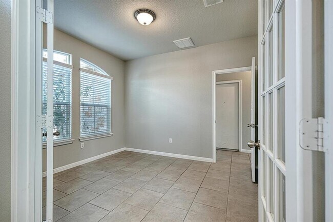 Building Photo - 100 Northern Flicker St