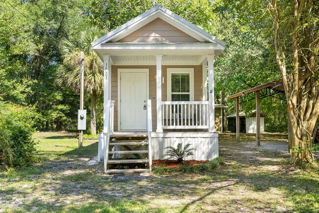 Foto del edificio - 1721 County Hwy 83A W