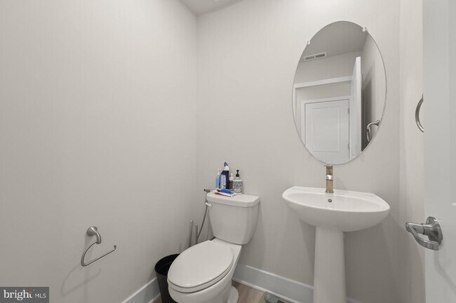 Foto del edificio - 2032 Ivory Brook Rd
