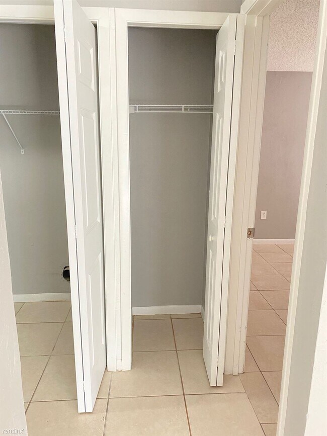Foto del edificio - 3 br, 2 bath Duplex - 16A Brelyn Pl