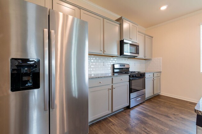 Foto del edificio - Spacious Family Home for Rent in Fairburn,...