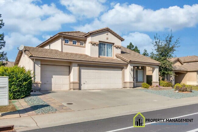 Foto del edificio - 5-Bedroom Residence Ready for Immediate Move-In