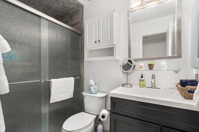 Building Photo - 2510 E Hermosa Dr