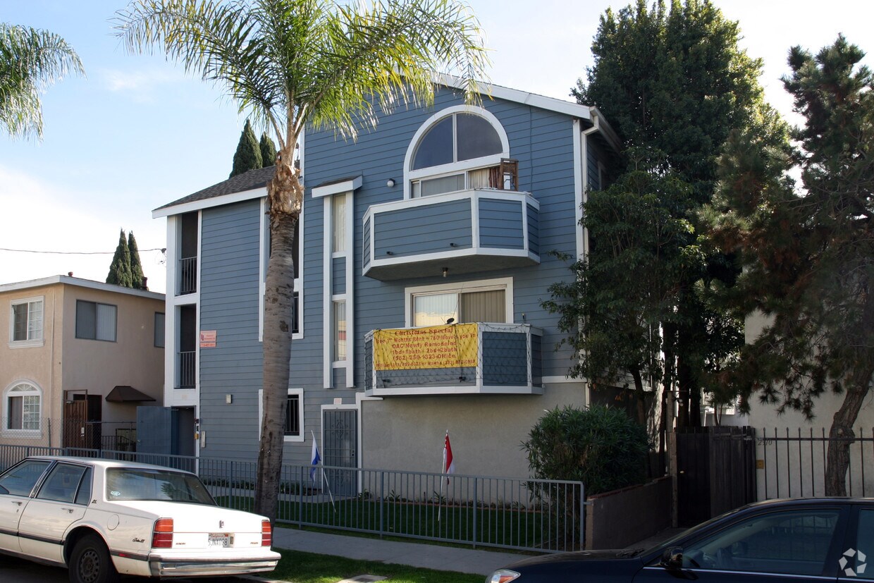 Primary Photo - Sixteenth Street Apartments