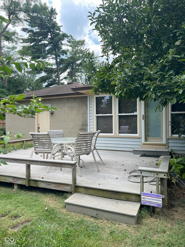 Foto del edificio - 8635 Carrollton Ave