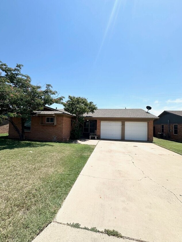 Foto principal - 3 Bed 2 Bath Ready to Rent ASAP!