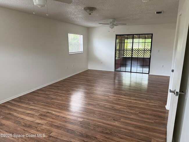 Building Photo - 5425 Country Ln