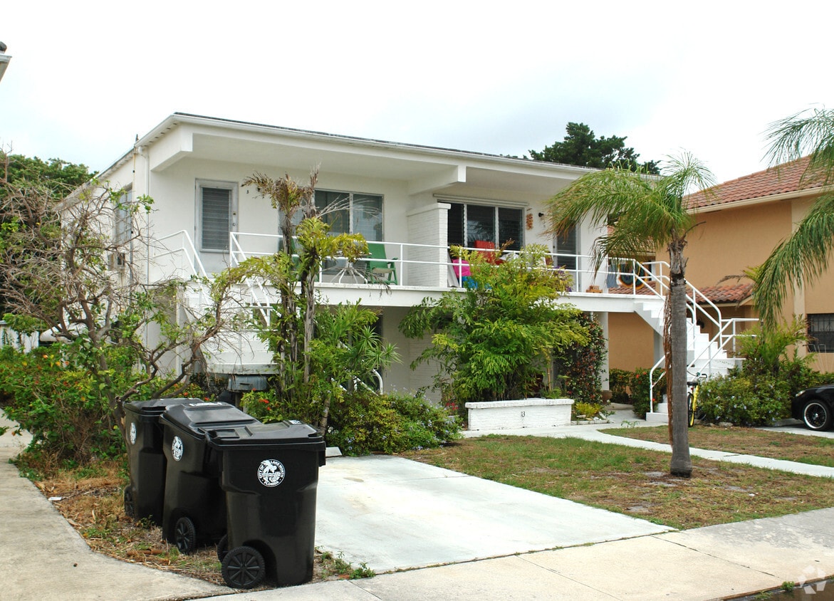 Primary Photo - Somerset Apartments