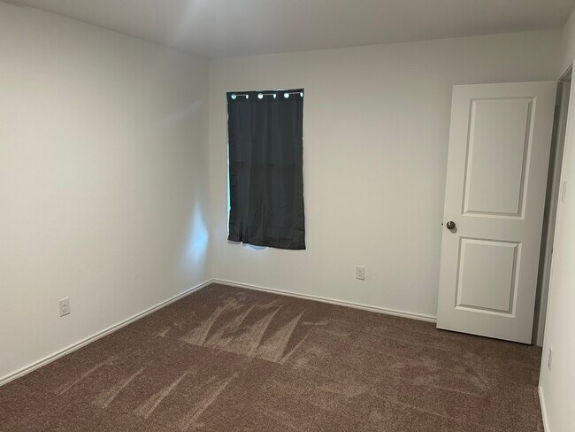 Building Photo - 5411 Daphne Path