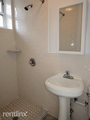 Building Photo - 451 Seneca Ave