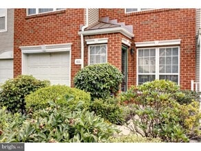 Building Photo - 406 Pebble Creek Ct