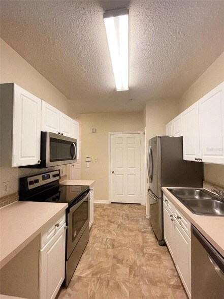 Foto del edificio - 18001 Richmond Pl Dr