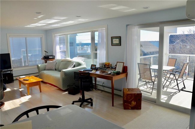 Foto del edificio - 249 Tuckerman Ave