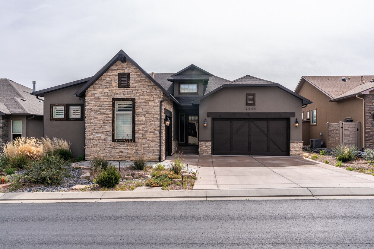 Primary Photo - 2094 Two Wood Dr