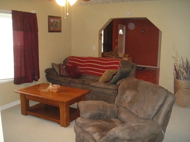 Building Photo - Blacksburg, 3BR / 2BA, Available July 1st