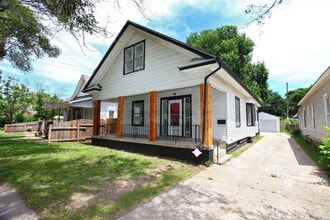Building Photo - 706 S Pattie St