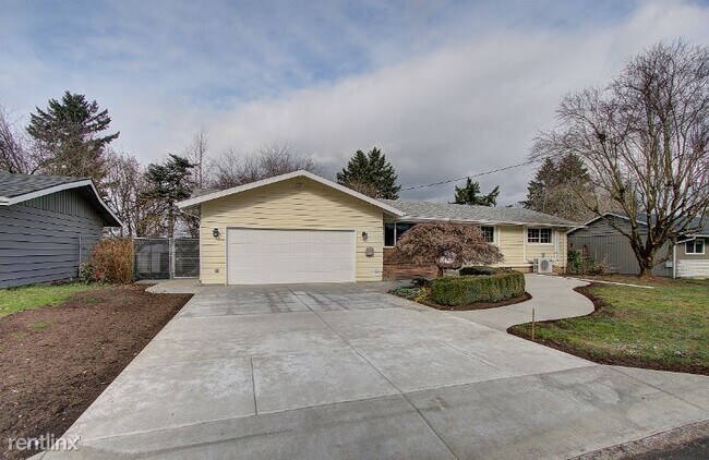 Building Photo - 4 br, 2 bath House - 3916 E. 16th St