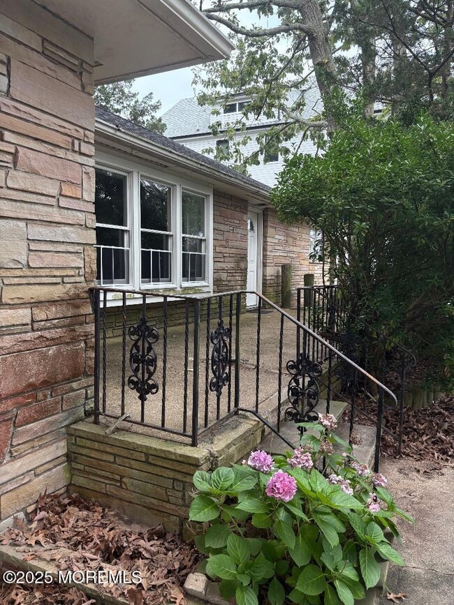 Building Photo - 297 Cambourne Dr