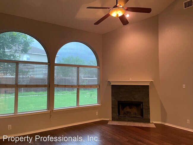 Building Photo - 4 br, 2.5 bath House - 210 Rocky Ridge Dr.
