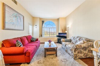 Building Photo - 3125 N Buffalo Dr