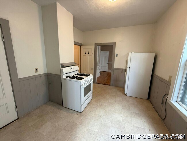 Foto del edificio - 55 Rindge Ave