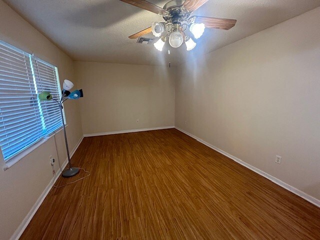Building Photo - 724 Kipling Dr